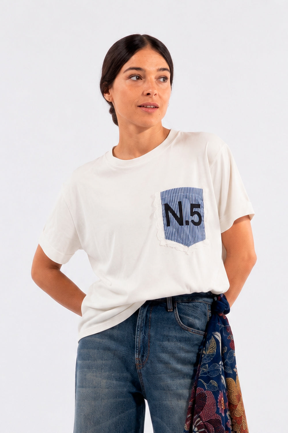 T-SHIRT SPALLINE CON TASCA
