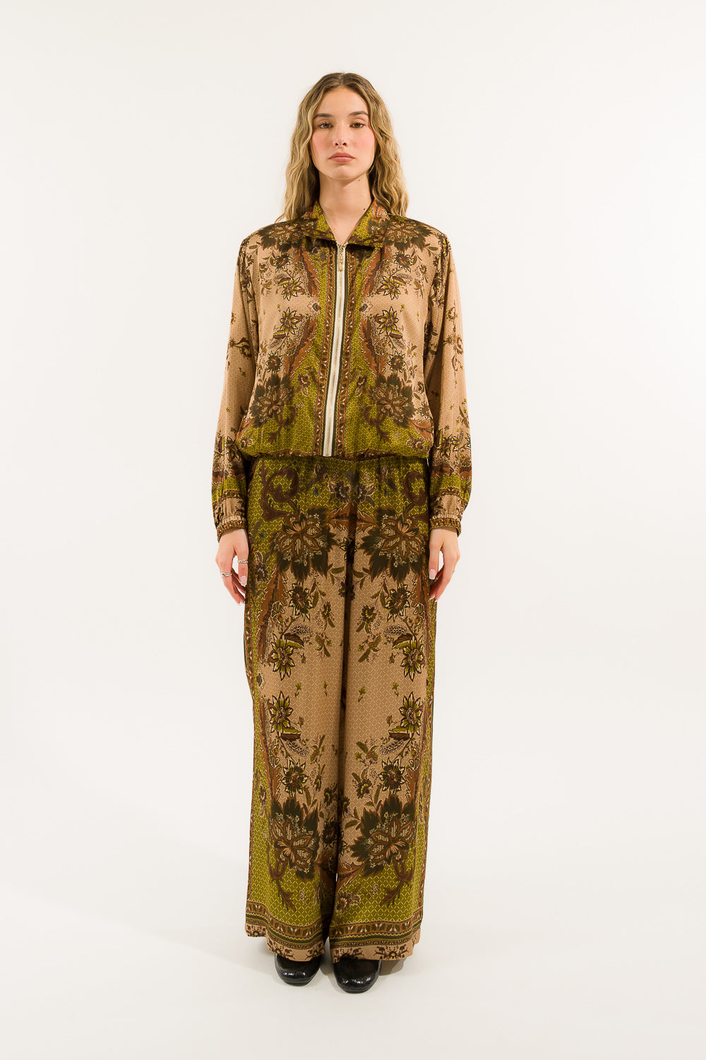 COMPLETO BOMBER E PANTALONE RASO